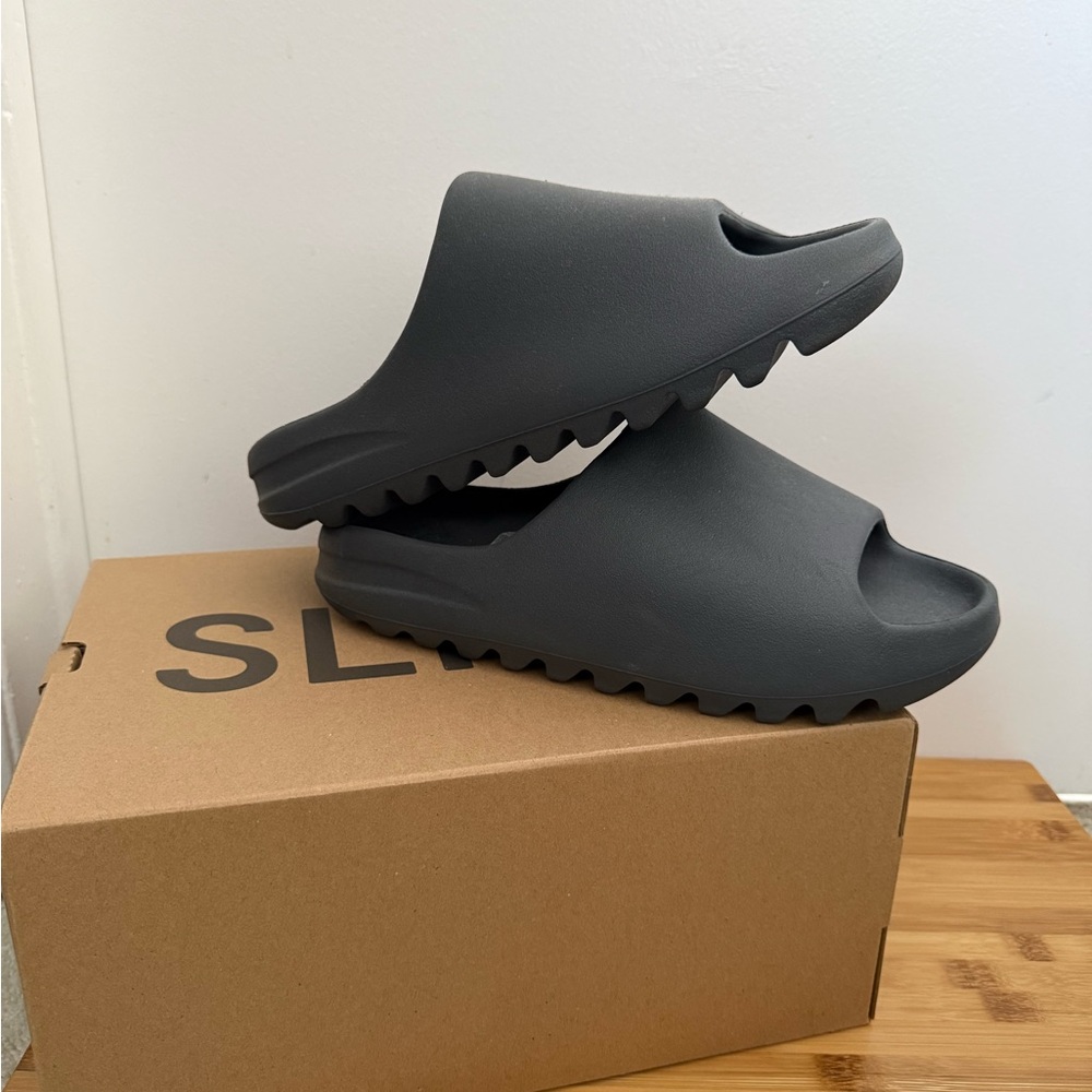 Yeezy Slides Slate Grey Size 12